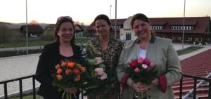 Obfrau Valerie Kobinie (re.), Obfrau Elisabeth Warum (li.) und Ehrenobfrau Johanna Hofbauer